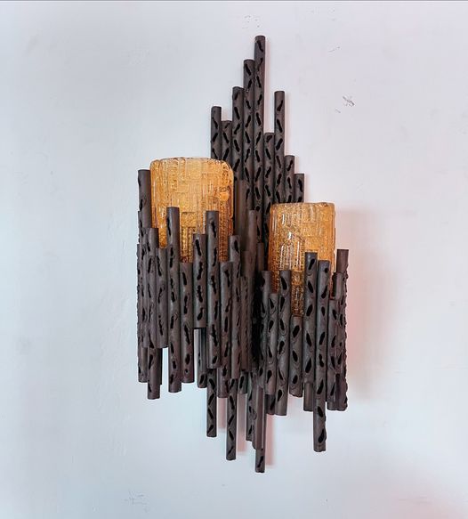 Lampada da parete in stile brutalista